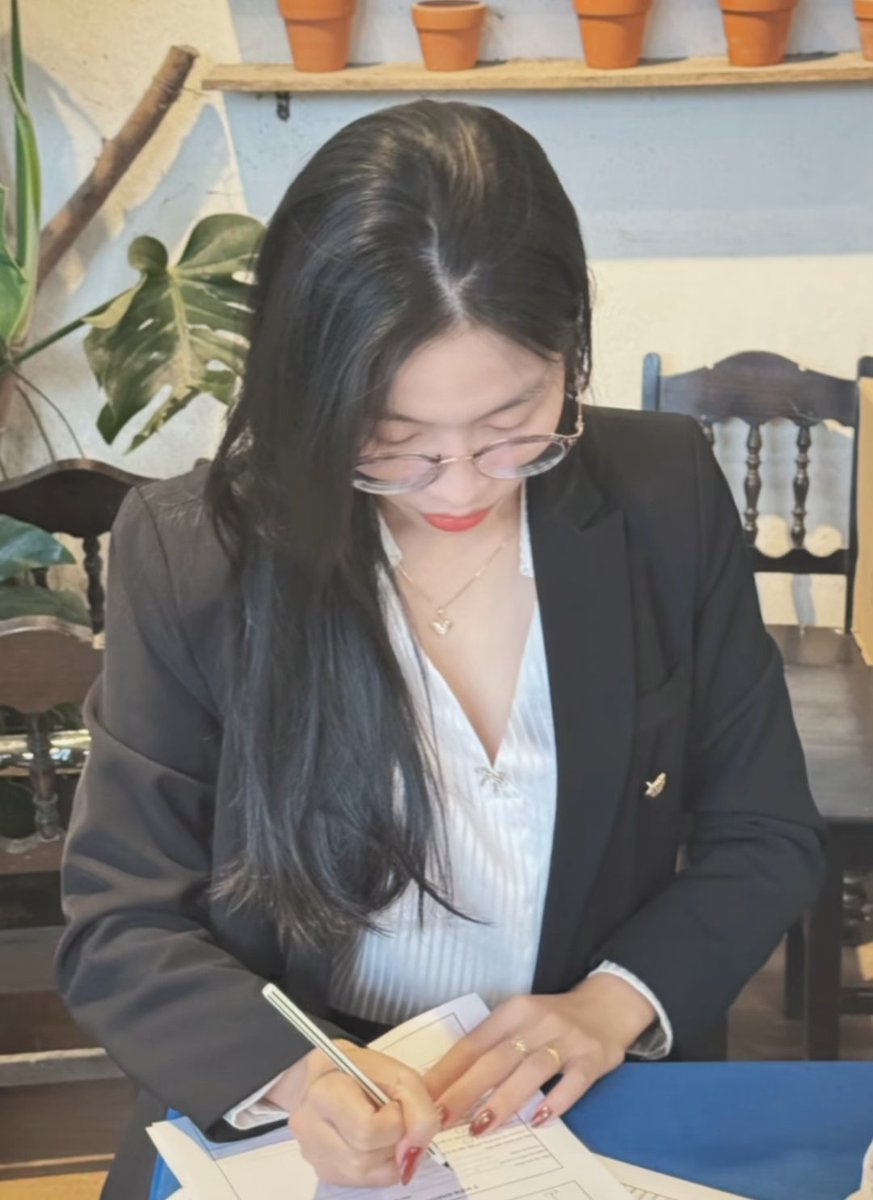 Thu Hà tweet media