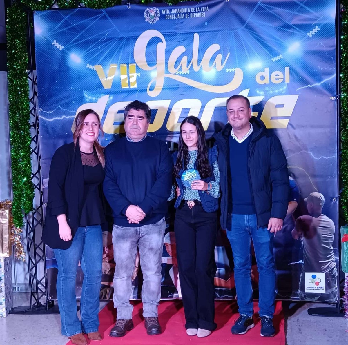 Nuestra atleta LucíaGonzález recibió ayer un merecido reconocimiento en la Gala del Deporte Jarandilla de la Vera por sus éxitos deportivos durante 2025 asistiendo al Nacional por Selecciones Autonómicas con <a href="/FEXME_oficial/">FEXME</a> que se disputó en Barcelona <a href="/DiputacionCC/">DiputacionCC</a> <a href="/jovendeportEXT/">Jóvenes y Deportes Extremadura</a>
