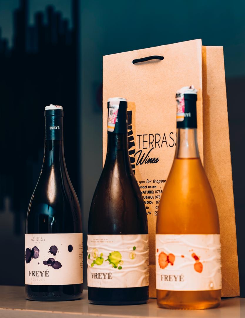 kanisekere's tweet image. @TerrassaW ibifurije umwaka mushya Muhire wa 2026. Mukomeze mudusure kuri store zacu I Gikondo Ku Muhanda w'amabuye na Sonatubes uzamuka ujya Gisimenti.  

Aho hose urahabona Wines nziza zo Muri espagne no Muri Italy . 

Gukora Order 

Call :0788331050
 #TerrassaWines