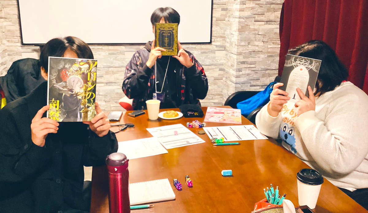 monodraco's tweet image. 📸#モノドラコ卓レポ
こちらアロンの司祭【ゼノンの灯台】のご様子です❗️

中世に少しスチームパンクでダークファンタジーな世界観❗️
「教団の心得が雰囲気たっぷり😆」
「真相を探して探索🔎」
「結構自由に探索できる‼️」
「意外とオールドスクールな感じ☺️」

撮影ご協力ありがとうございました📸