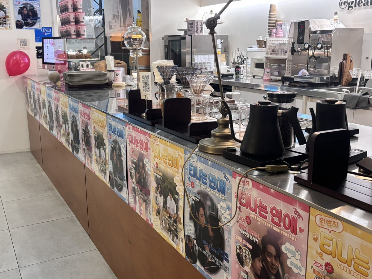 second_romantic's tweet image. 나완비가 1주년이라니 너무 감격스럽다
1년전 행복했던 모습 그대로...🤍
고마워요 행복하게 만들어줘서
나에게 2025 베스트커플은 깡유였어🫧

#나의완벽한비서_1주년_카페
#완벽히_티나는_연애