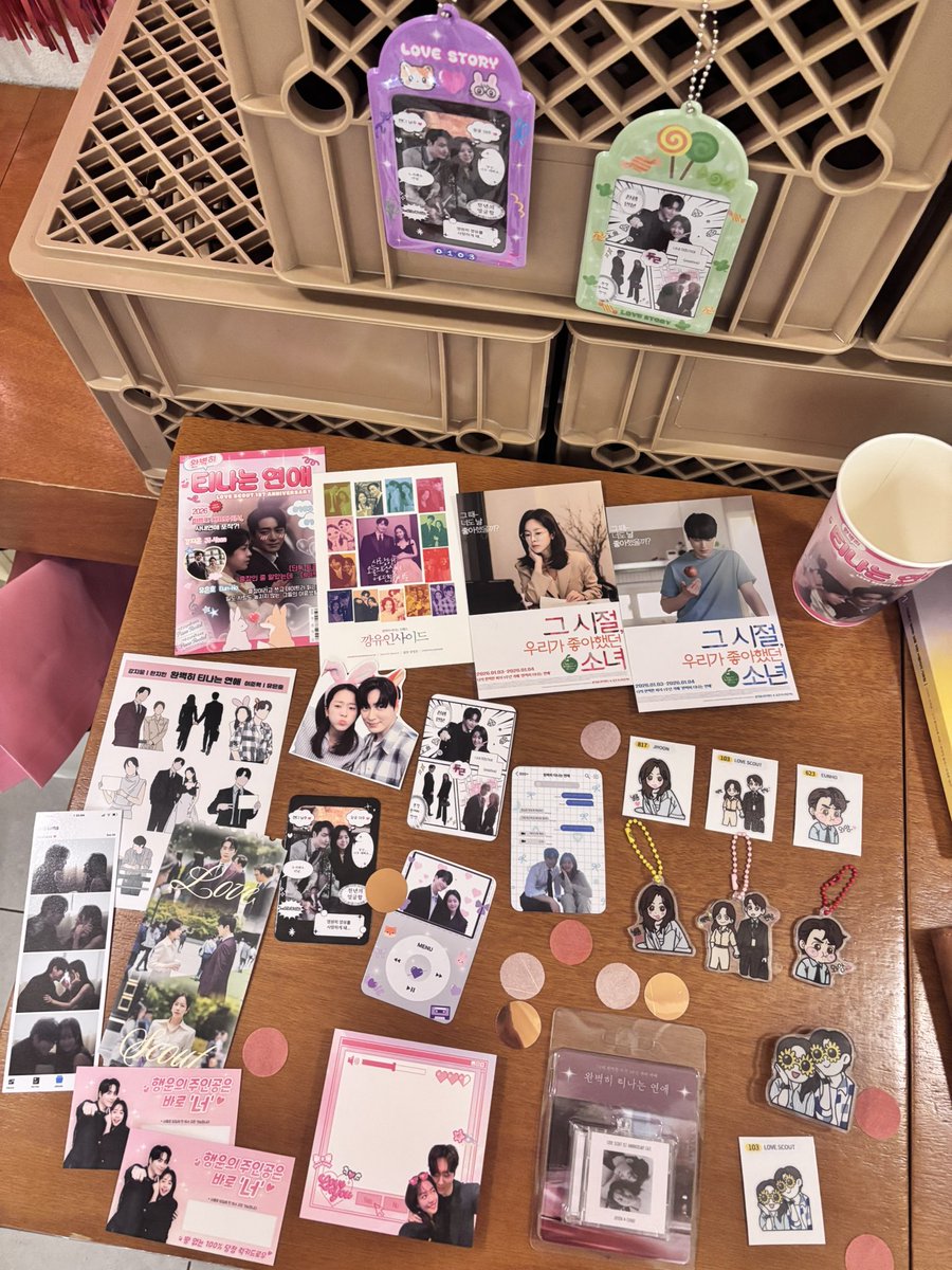 second_romantic's tweet image. 나완비가 1주년이라니 너무 감격스럽다
1년전 행복했던 모습 그대로...🤍
고마워요 행복하게 만들어줘서
나에게 2025 베스트커플은 깡유였어🫧

#나의완벽한비서_1주년_카페
#완벽히_티나는_연애