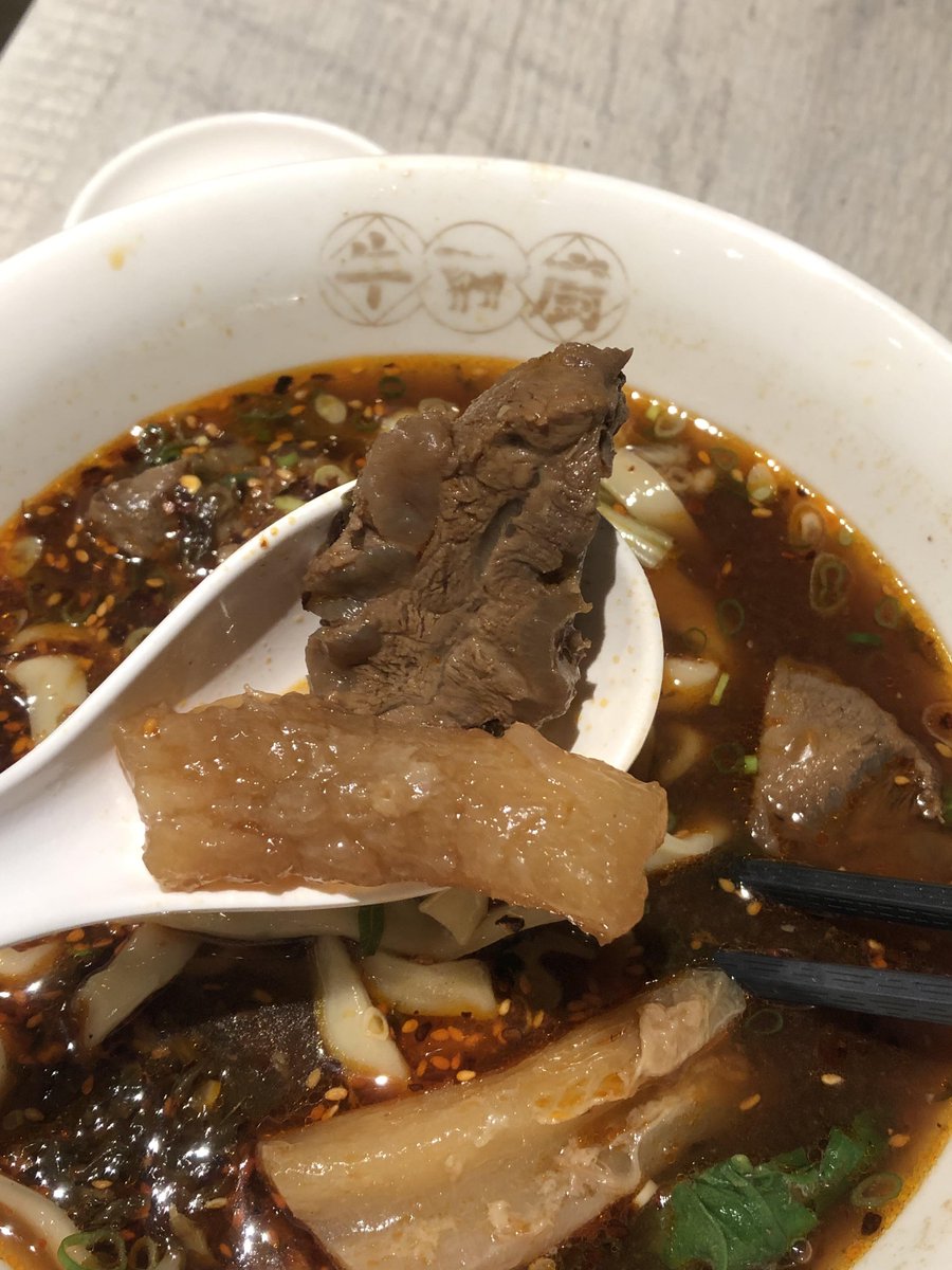 rtstIJ's tweet image. 牛肉麺でお腹いっぱい！柔らかいお肉とスパイシーなスープが絶妙な味わい🍜 #台北 #牛肉麺