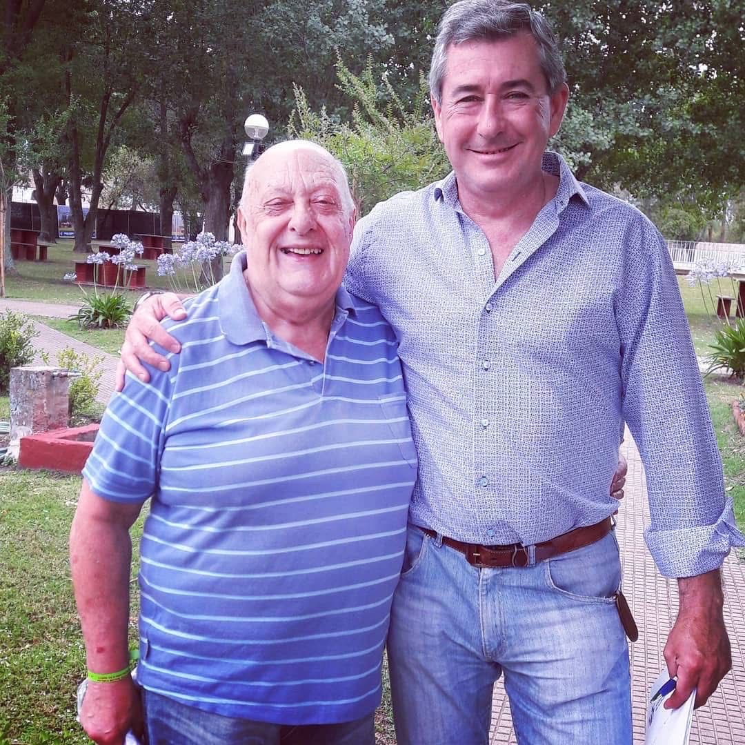 Lamentamos profundamente la partida de un gran amigo Carlos Barranco. Un compañero y militante ejemplar, amigo leal y trabajador incansable de nuestra organización. Trabajando permanentemente en la defensa de los trabajadores de la Salud. Amigo personal de nuestro Presidente de