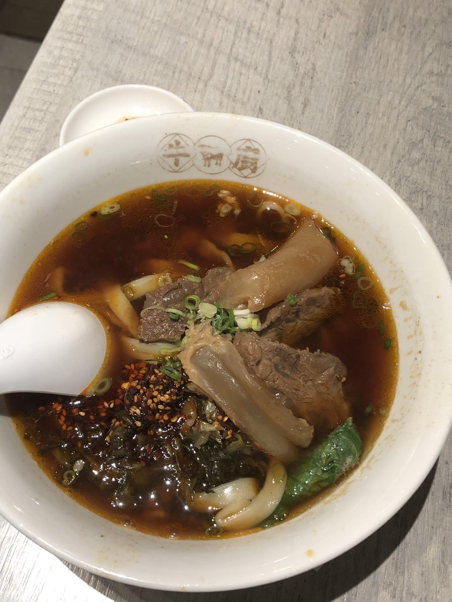 rtstIJ's tweet image. 牛肉麺でお腹いっぱい！柔らかいお肉とスパイシーなスープが絶妙な味わい🍜 #台北 #牛肉麺