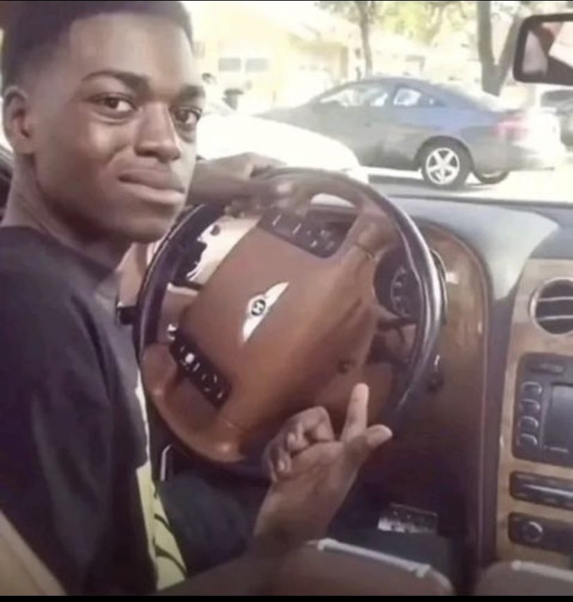 •|| Estaba haciendo mis cosas y me entero que acaban de bombardear Venezuela, Que buena forma de empezar el año abriendo este a un posible conflicto con escalada mundial por los intereses de países como china o Rusia