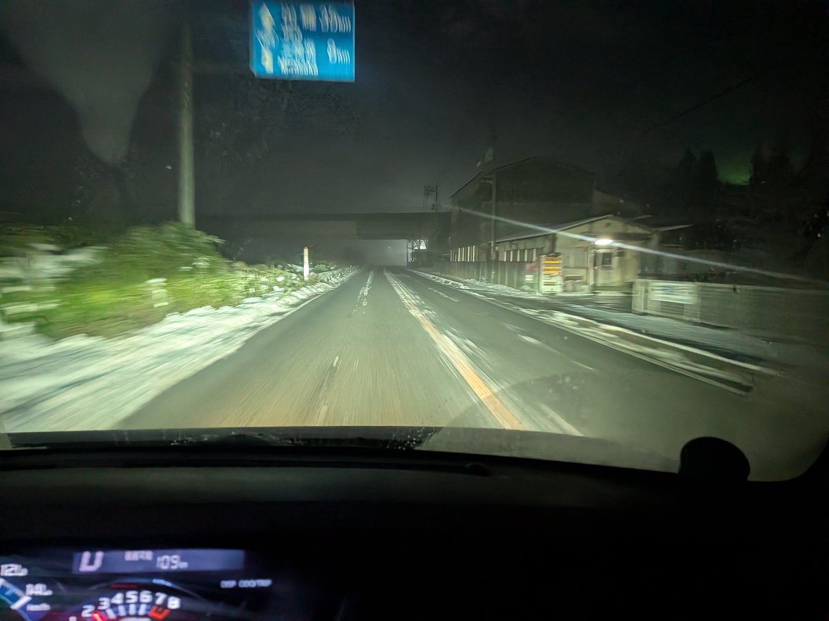 凍結しててスタッドレス食わん🥶