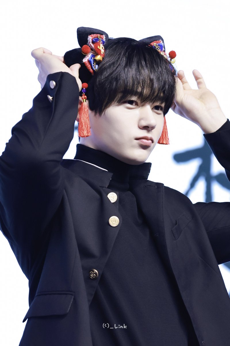 _LinKms's tweet image. 251228 베이징 팬미팅

😗

#인피니트 #INFINITE
#김명수 #KIMMYUNGSOO