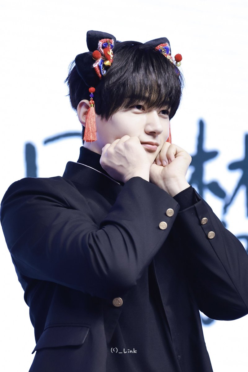 _LinKms's tweet image. 251228 베이징 팬미팅

😗

#인피니트 #INFINITE
#김명수 #KIMMYUNGSOO