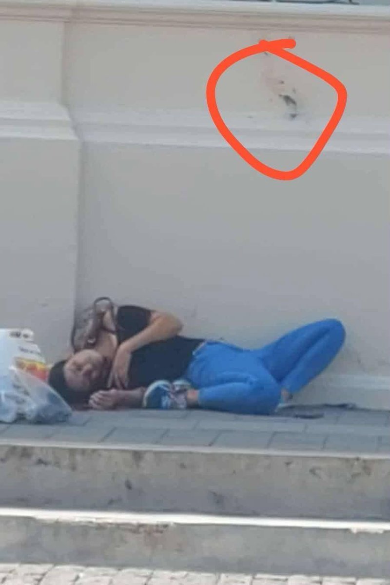 VirginiePerez15's tweet image. Juste pour info à Monsieur Mélanchon: La police communiste de Maduro arrêtait, kidnappait et exécutait les opposants, parfois en pleine rue .