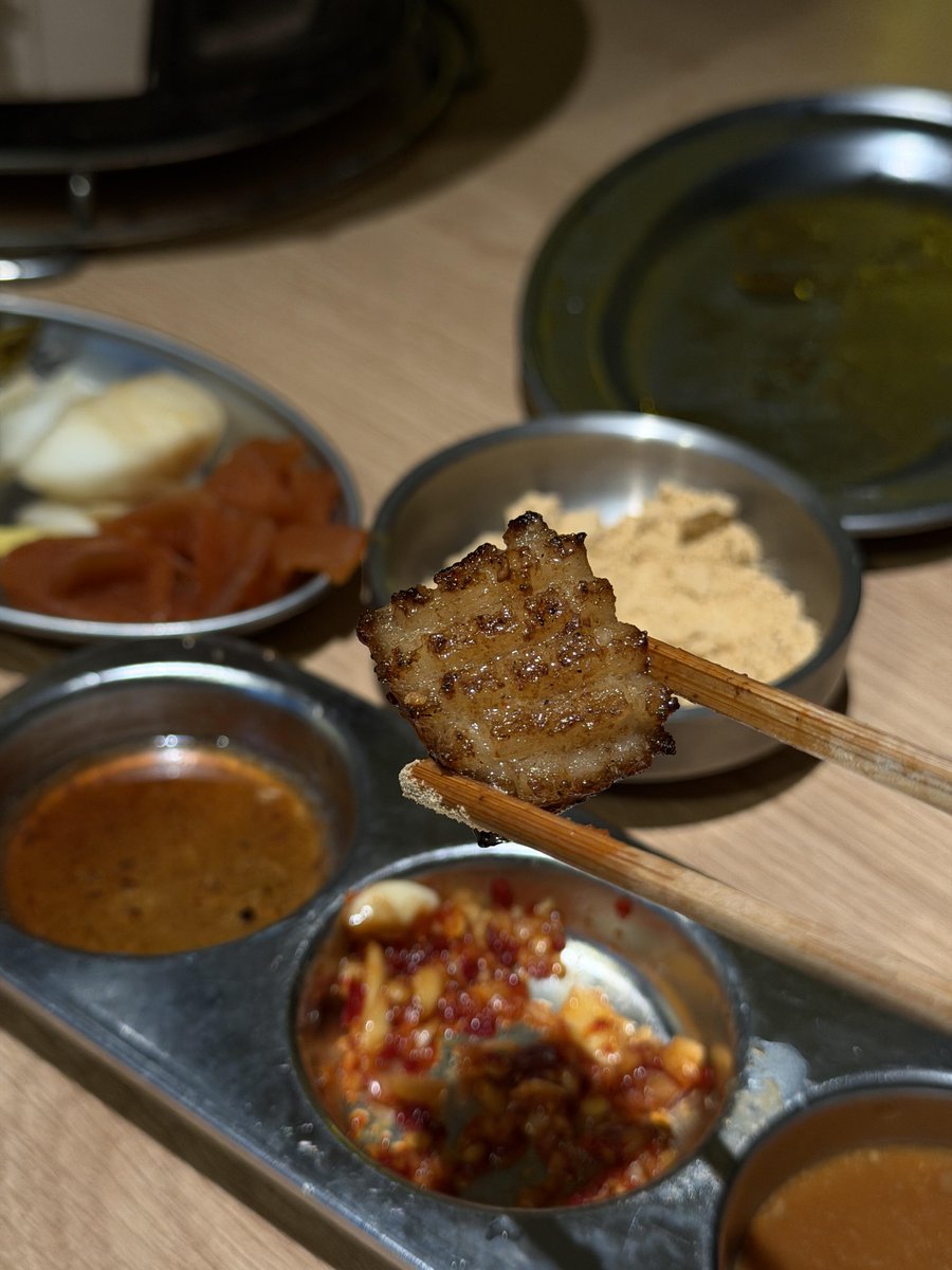 Eating BBQ in winter is really warm, and the taste is great too. #Photography #food #daily #SeongsuDong #사진 #음식 #일상 #성수동 #.#
