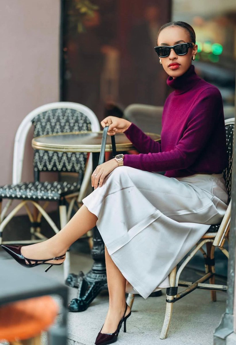 Humuza2's tweet image. This 2026, every woman should try to do something to earn money no matter how small. Being completely dependent is a NO this year.