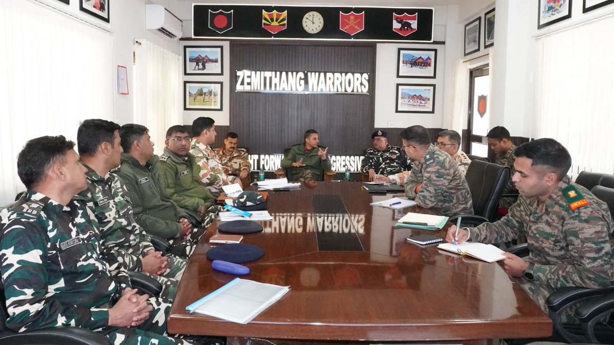 GajrajCorps_IA's tweet image. *Strengthening Security through Jointness*

An interaction was conducted between the #GOC, #BallofFireDiv &amp;amp; the DIGs of #SSB (Bomdila) and #ITBP (Tezpur).

The engagement was followed by a Conference, with focused emphasis on institutionalising joint training, enhancing