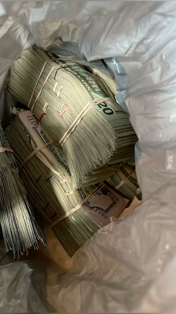 tarotdori's tweet image. Manifesting.. 🪄