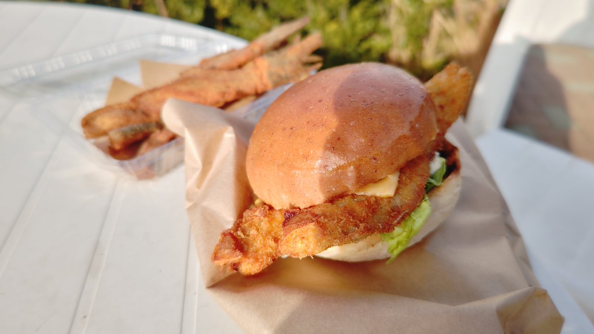 souledge_jin's tweet photo. 今日はフィッシングランド浜寺公園へニジマス釣りに行ってきました
めっちゃ人多かったけど運よくいい場所取れて私にしては上出来な釣果ではまとらバーガーもメチャウマでしたw
これで釣りたいルアーで釣れてたら最高やったんですけど(w https://t.co/2IW7YX4PVq