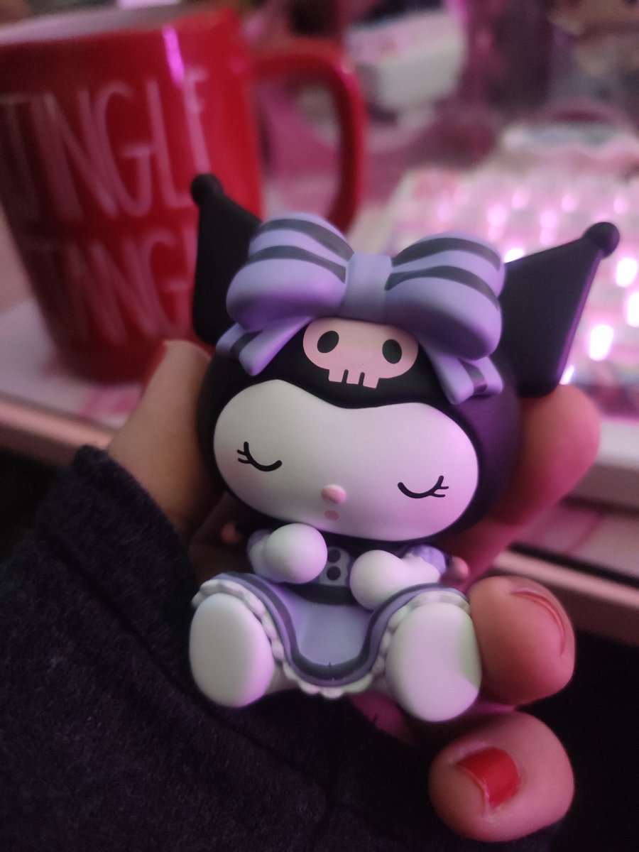 First blindbox ever is a cute sleepy kuromi 😍♥️🖤