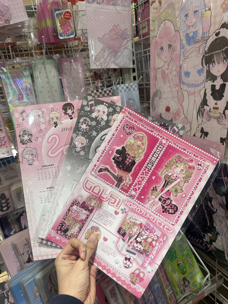 2610october's tweet image. Collection สาวgal จากifwinterตอนนี้ลงหน้าร้านmbkน้า พวงกุญแจสุ่มกล่องตกตเหลือจากงานแค่6-7ซองนะคับ╥﹏╥

มีcollected book( postcard size) ด้วย6เล่ม
ที่anitime mbkชั้น7นะ