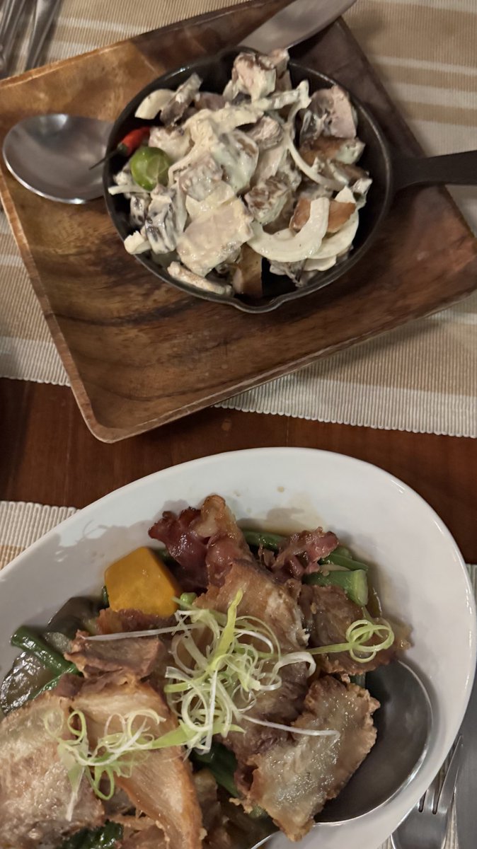 Ang sarap talaga ng pakbet (see dish below) dito sa Ilocos huhuhu