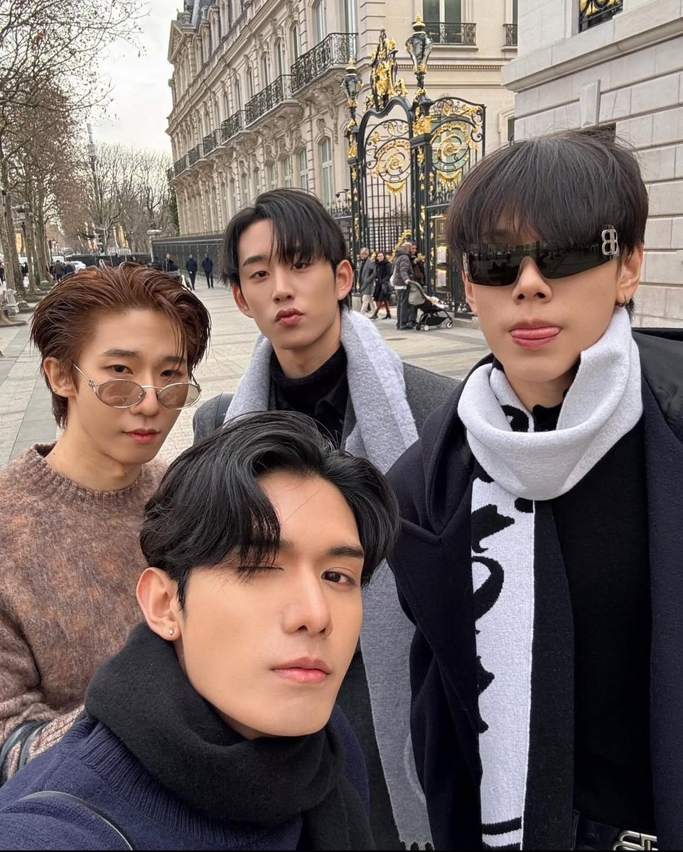 harxeuphoria's tweet photo. handsome est 🥹🩵

( #est_rvp ) https://t.co/SW8xnaP59E