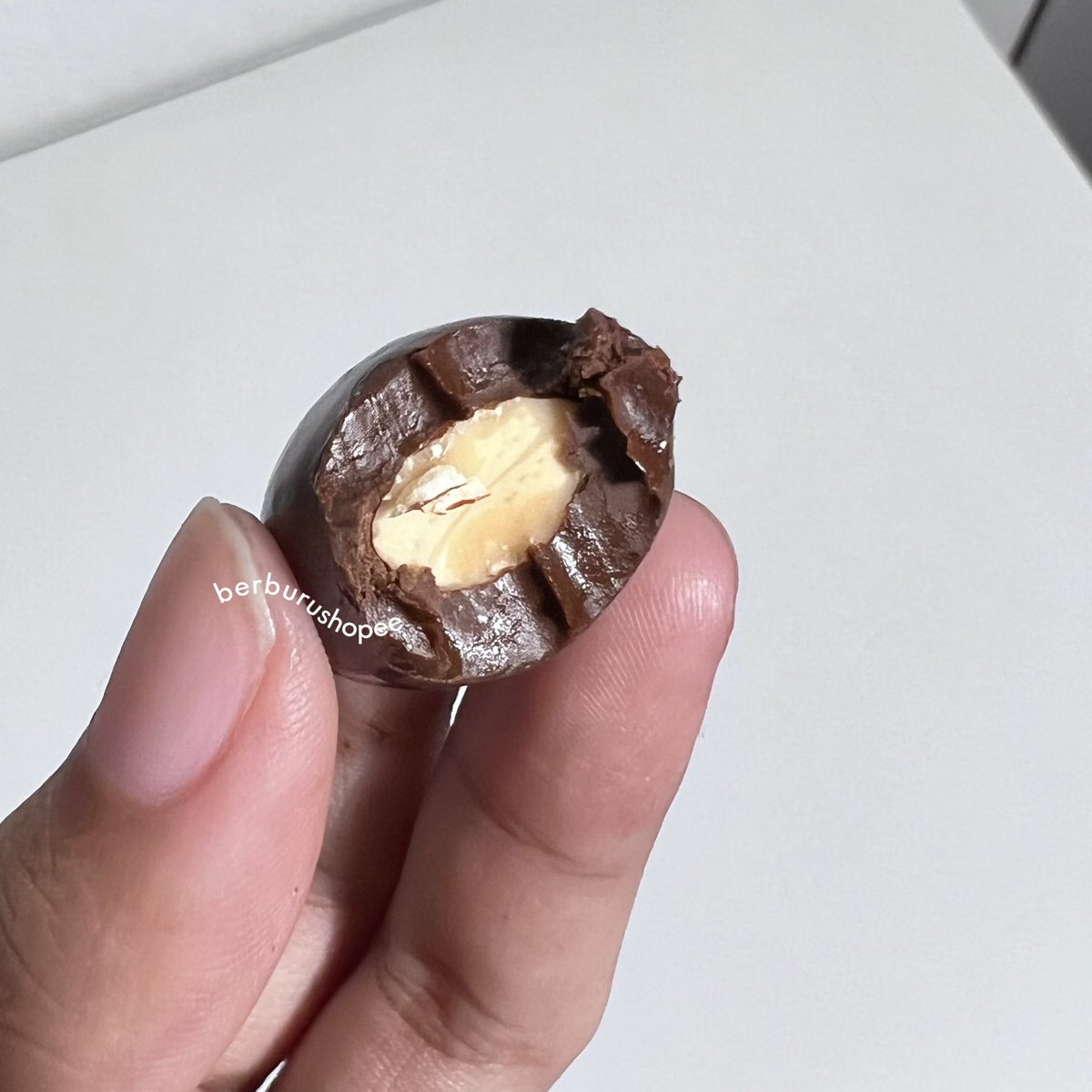 berburushopee's tweet image. THIS CHOCOLATE IS SO GOOD PLS… it’s like beryl’s but local version😭