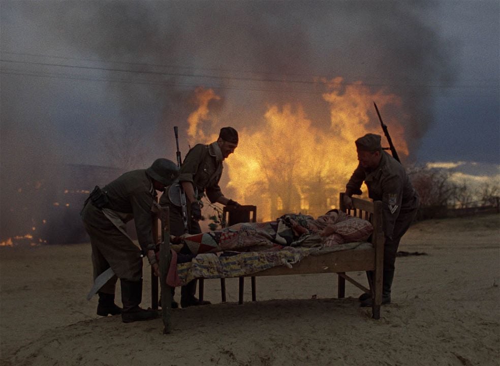 GaaryWrld's tweet image. VOUS ARRÊTEZ CE QUE VOUS FAITES ET VOUS REGARDEZ CE FILM ! (lien en dessous)

On ne m'avait pas mentis Requiem pour un massacre est certainement le film le plus horrible que j'ai vu sur la Seconde Guerre Mondiale 

C'est pas un film héroïque à la Il faut sauver le soldat Ryan,…