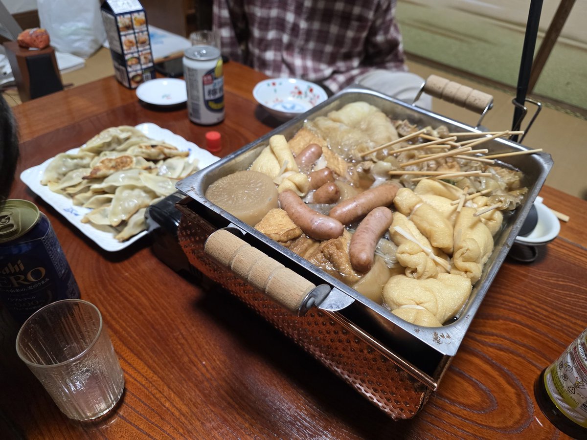 Commandonagi's tweet image. バトルランナー鑑賞しながらおでん食う