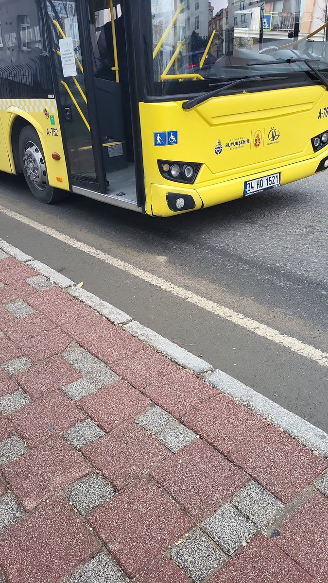 Araç bekliyoruz hava soğuk dik yokuşta kaldık haydi 76ba 14.40 büyükçekmece kalkış acilen araç gönderin ya da paramı verin <a href="/IBBcozummerkezi/">İBB Çözüm Merkezi</a> <a href="/iettdestek/">İETT Destek</a>