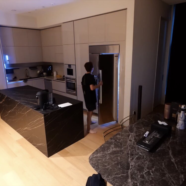 alikabjrot tweet media