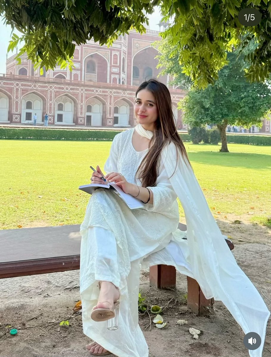 Angel9935665372's tweet photo. But look at how she has transformed herself. She was just 20 back then, still growing and figuring things out. Today she looks gorgeous, confident, and sensible. If this is what a comeback looks like, then maybe the past truly deserves to be left behind.

#AbhishekMalhan https://t.co/o6H3FhJb6B