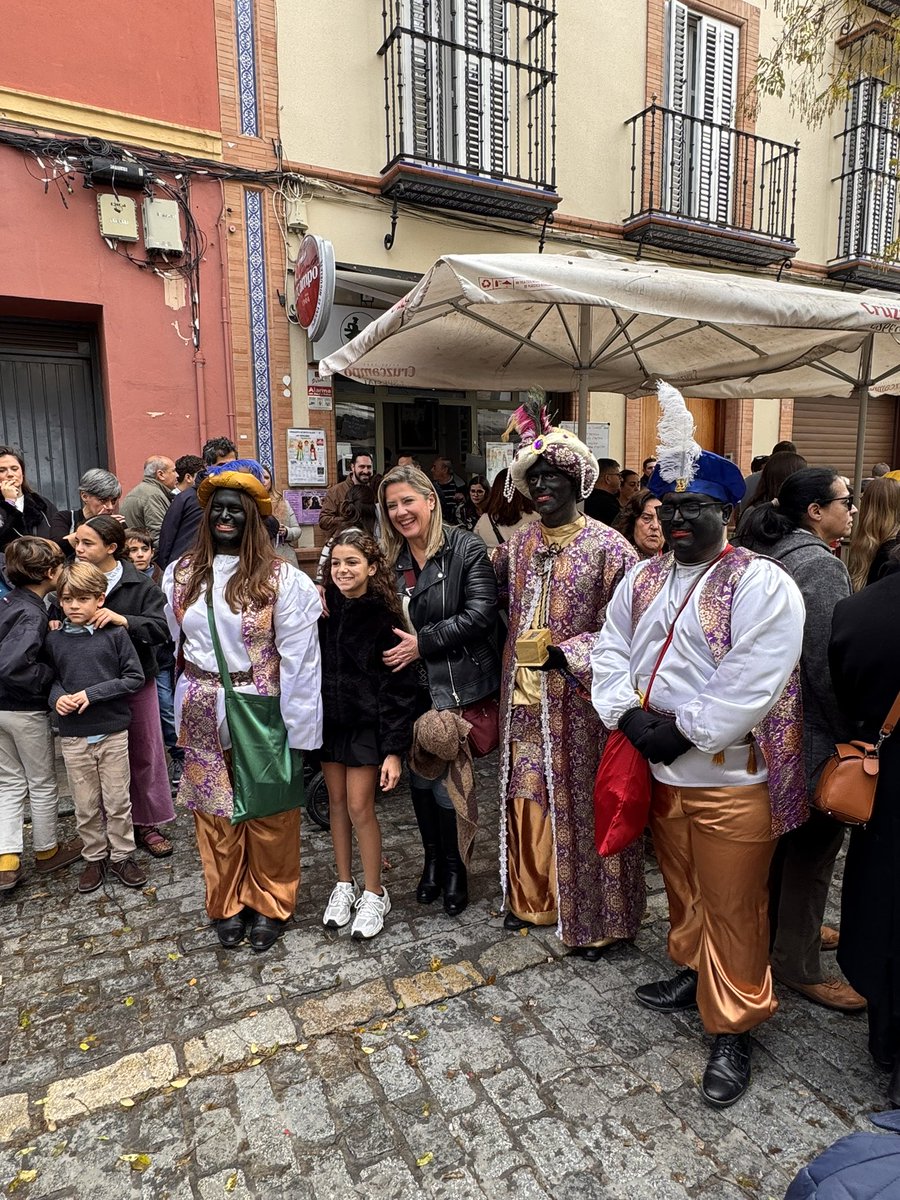 144botellines's tweet photo. Nuestra Asociación hace entrega de las llaves del barrio al Heraldo de @hdadsbernardo https://t.co/tUFGuzJAcJ