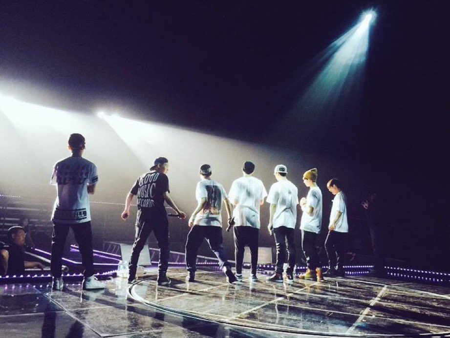 R2804M2710's tweet photo. 2015.03.28

[#BTSnow] D-DAY!! BTS (두둥) MAKETH (철컥) BEGINS (턱) /킹스맨 bgm/

アミたち～ すべてを置いて、私たち一緒にめっちゃ盛り上がろう💣✨

#아미는_자연라식 
#방탄은_아미힐링 https://t.co/lLyk3xv4fq