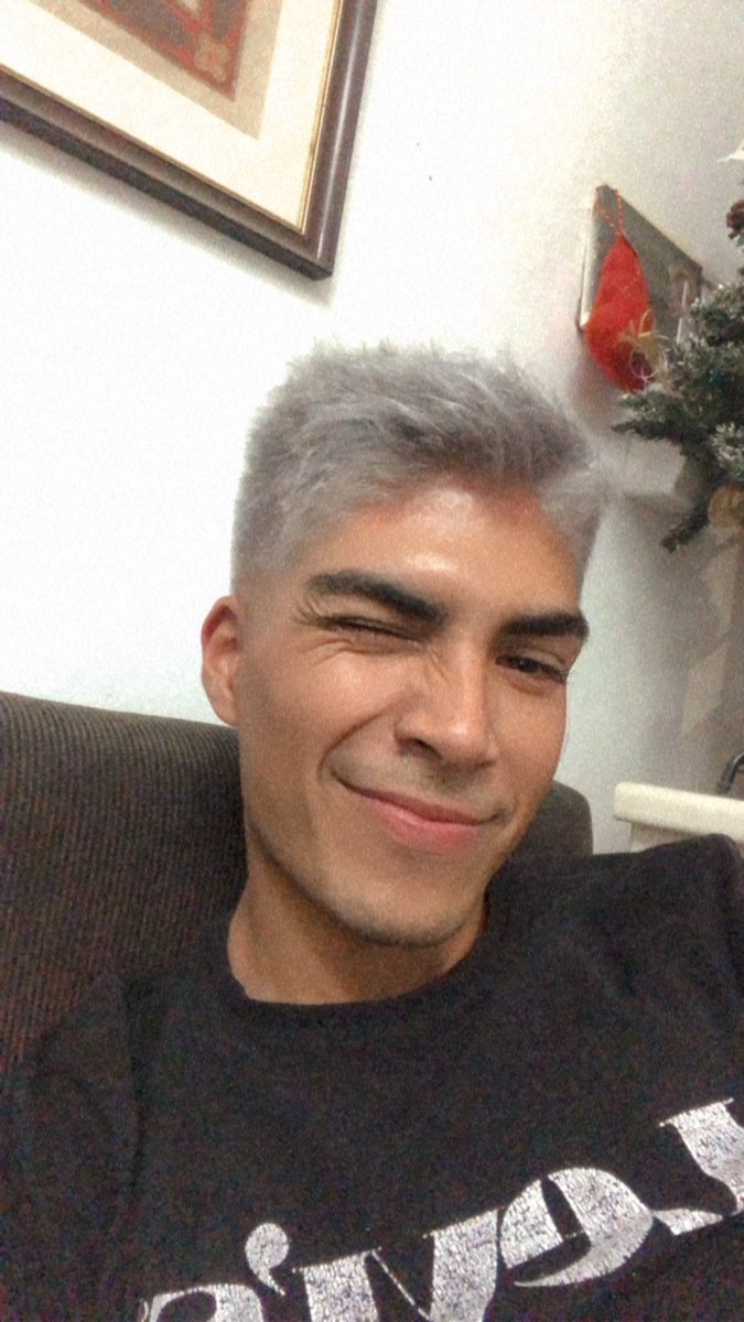 Quote your blonde era 

Siempre pienso en volver al 🧑🏼‍🦳 🥵