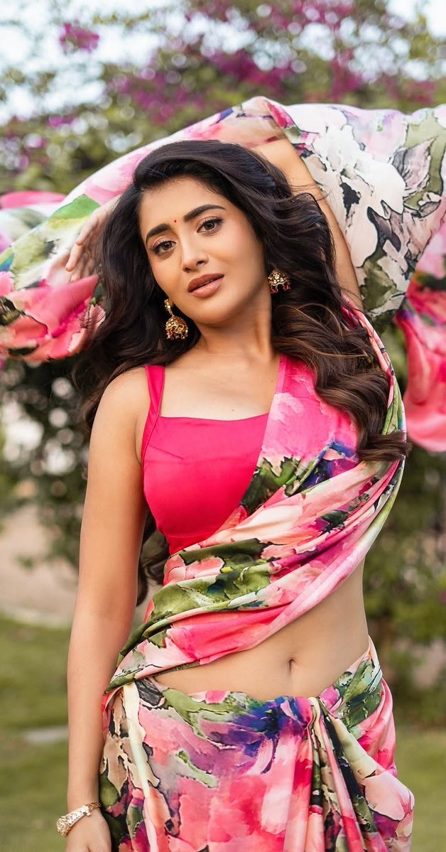 G9vNWCrawAAtskC?format=jpg&name=medium