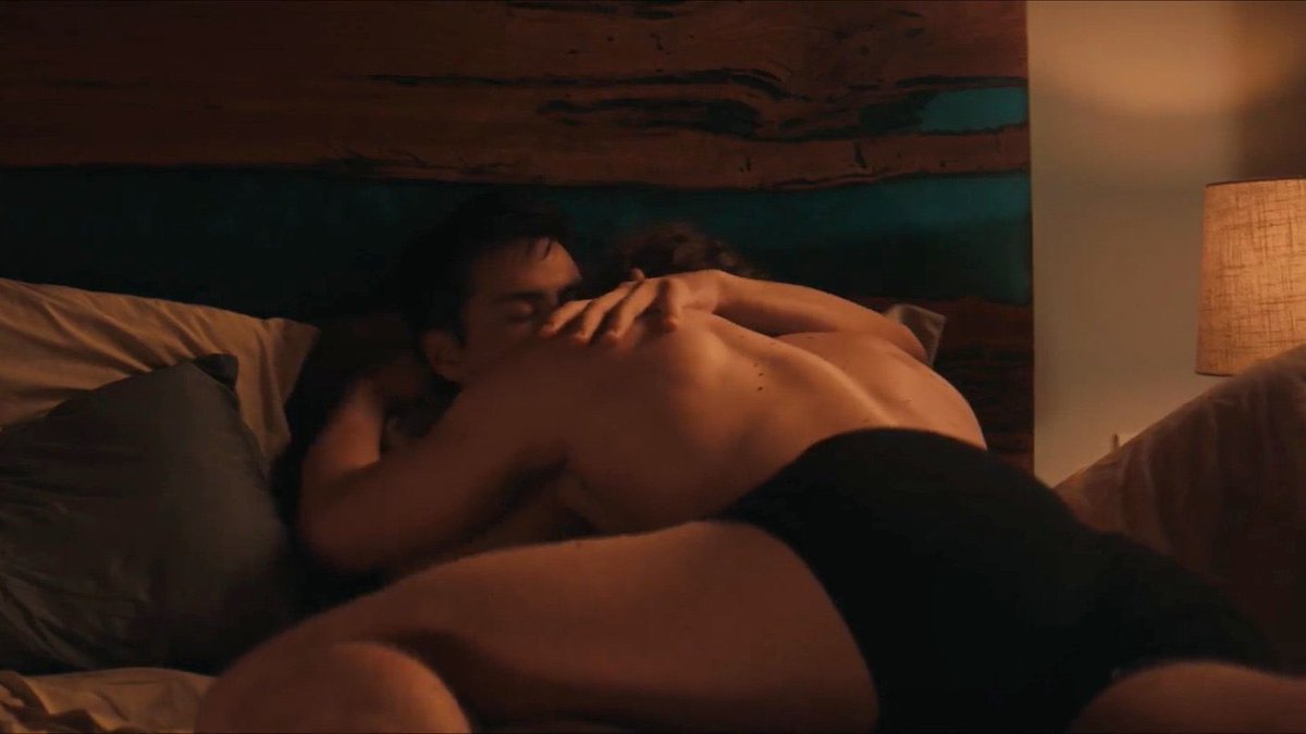 Solid_ayf2's tweet image. Шейн в очередной раз разбудил Розанова посреди ночи с очень важной инфой по утяжелённые одеялки для лучшего сна

Розанов: