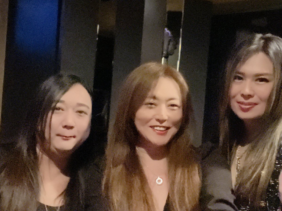 NewclubP's tweet photo. 今日は3人で営業中〜🍻

#PASHA
#カラオケスナック
#女装
#東通り商店街
#梅田 https://t.co/BMvMApV6f2