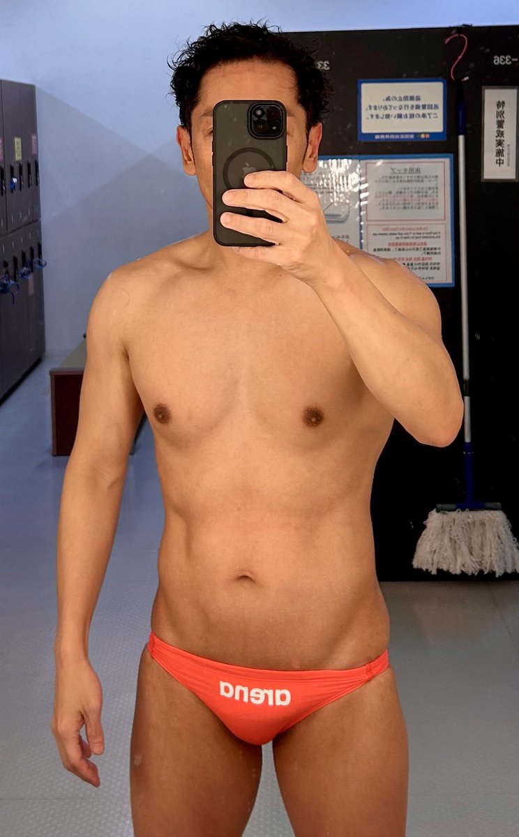 ホームプールで泳ぎ初めは、
オレンジで。
これ、splashに履いていこうか悩み中。