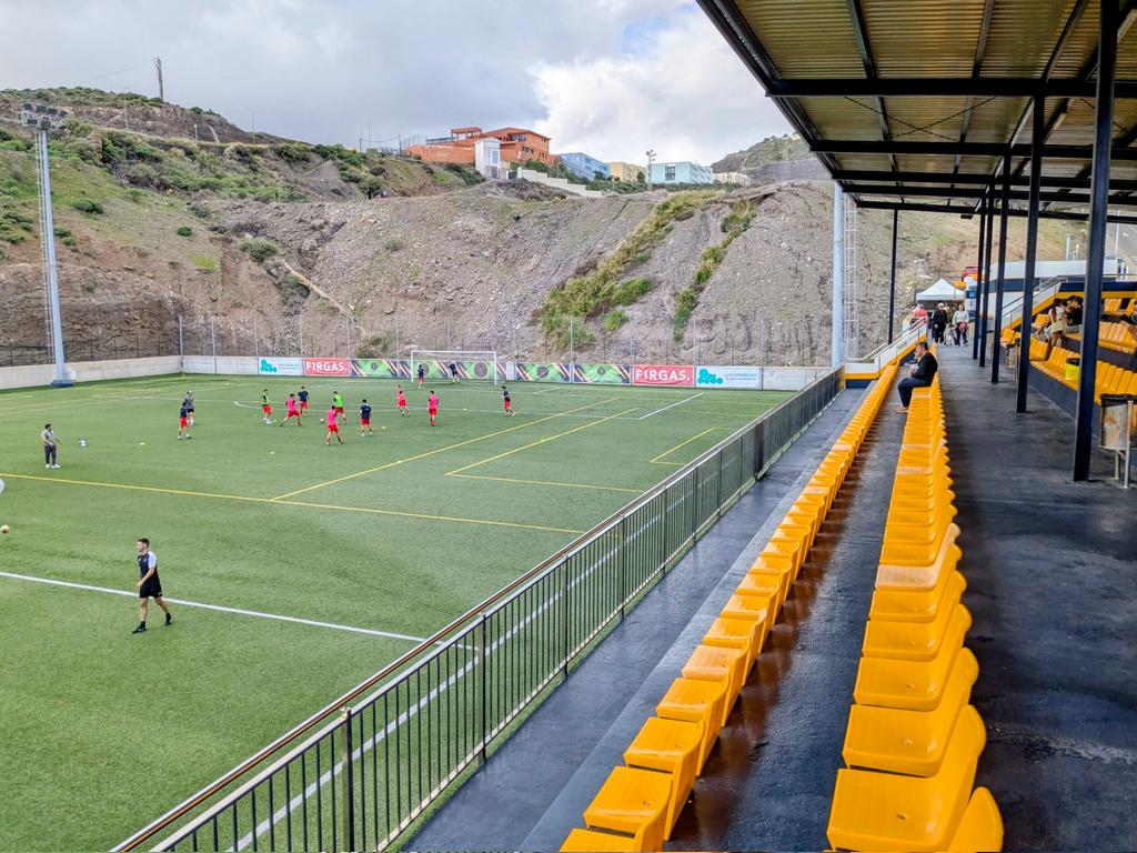 Gran Canaria (a) 
When you are twisting by the pool and listening to games being called off for frost and there is a local game to watch 🥵✈️☀️ #groundhopping #canaries