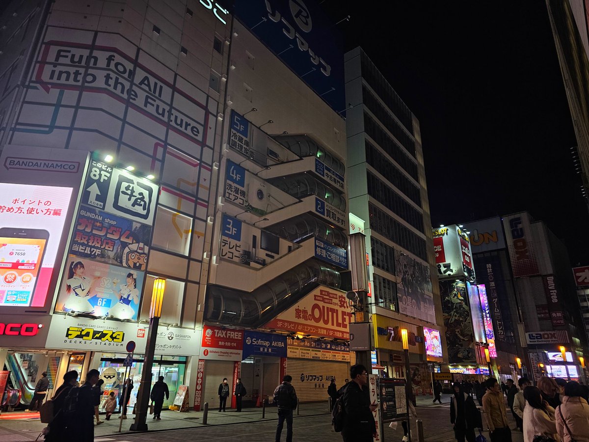 Petit live irl à Akihabara 🤗❤️ (je suis malade et la co va sûrement sauter encore 🫩)