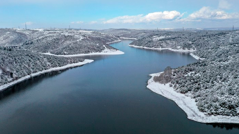 #barajlar #su #kuraklık 
🔴Yağışlar yetmedi: Barajlar son 10 yılın en düşük seviyesinde!
📝İstanbul’da kar ve yağışlara rağmen baraj doluluk oranları son 10 yılın en düşük seviyesinde kaldı. Uzmanlara göre mevcut tablo yaz aylarında susuzluk riskini gündeme getirebilir.