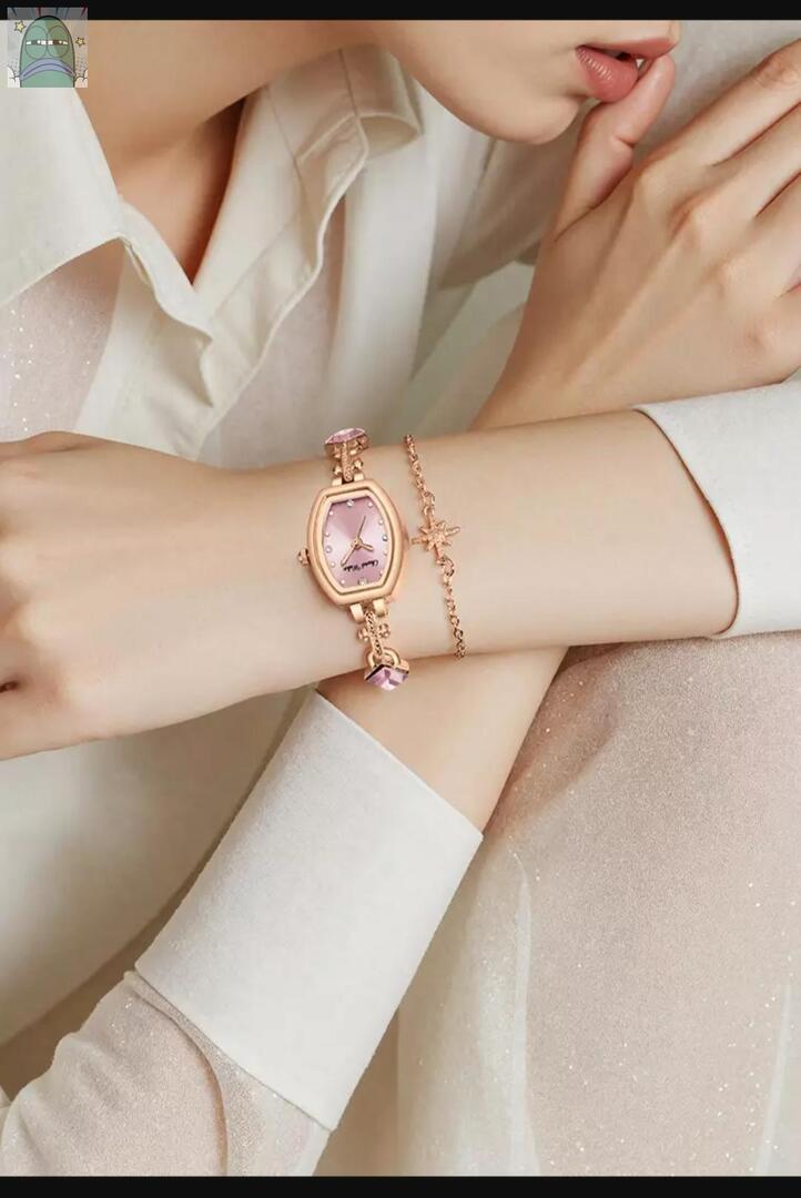 tanyarlfes's tweet image. Kalian biasa pakai jam tangan/gelang di tangan kanan atau kiri? 💚