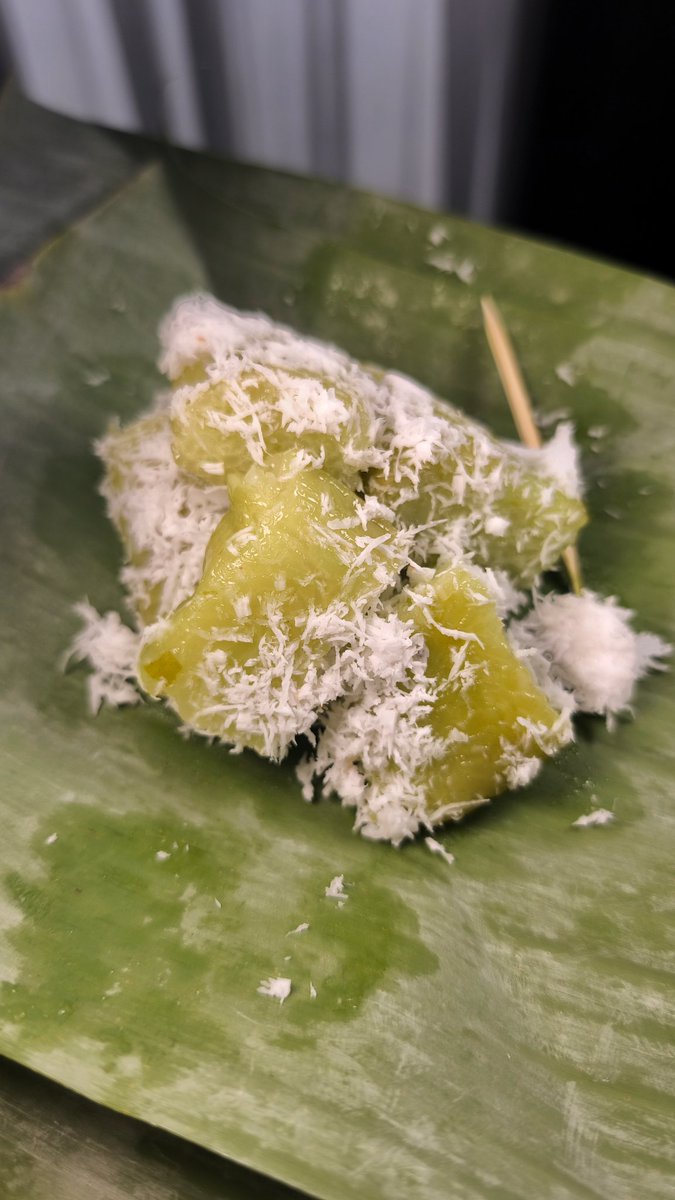 gastronusa's tweet image. Lopisnya Purwokerto paling enak sedunia! Cenilnya juga! Kalo ada lopis lain yang lebih enak, coba komen!