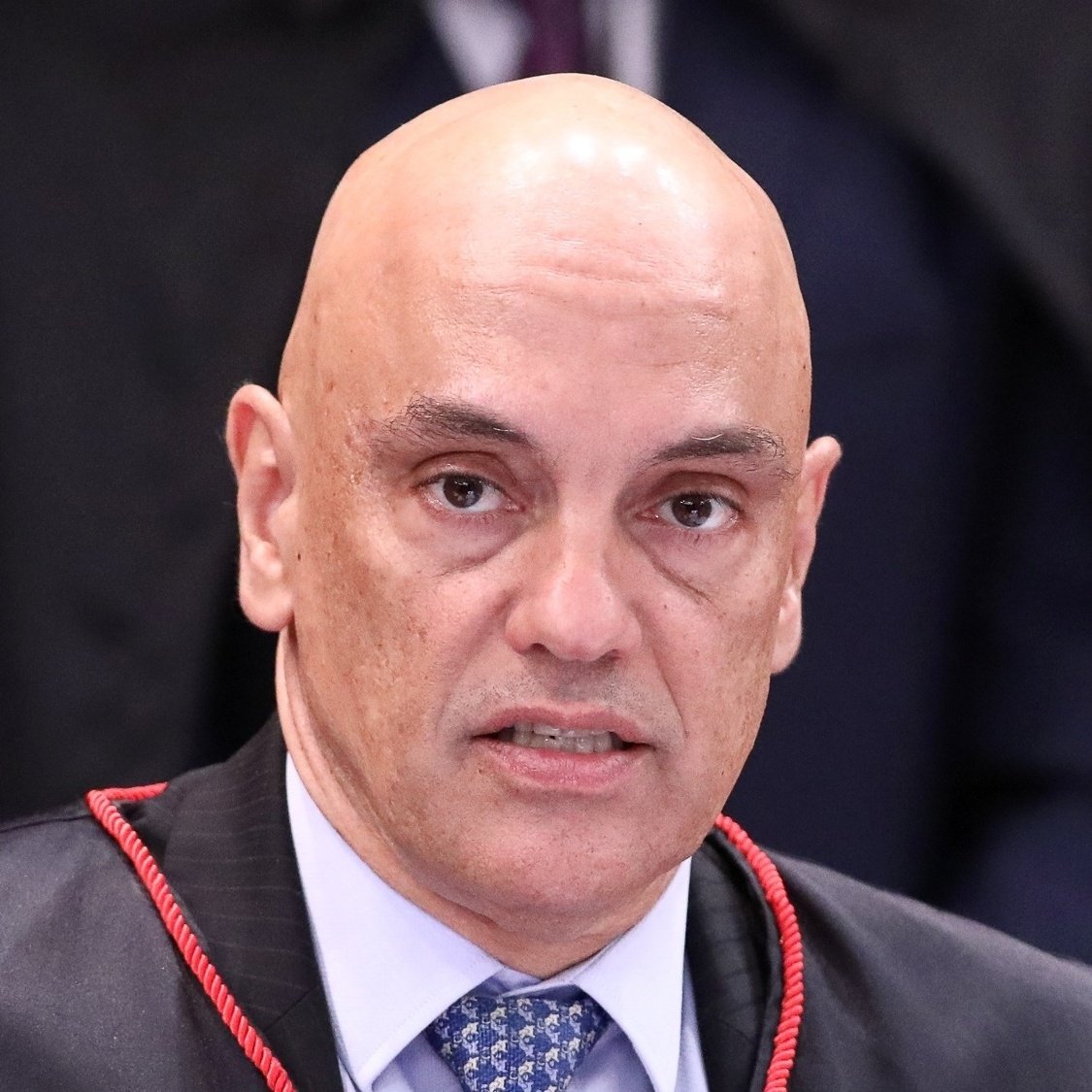 leolinshumor's tweet image. 🚨 URGENTE: Alexandre de Moraes dá 48h para Trump dar explicações sobre bombardeio na Venezuela e captura de Maduro