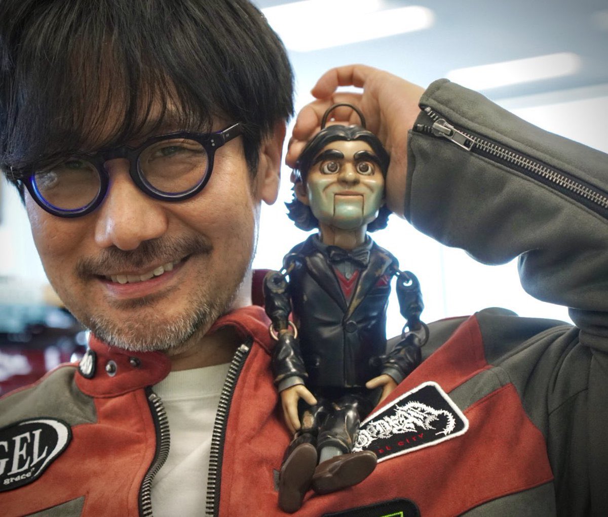 PWRGamesClub's tweet image. 🇻🇪 Reacciones al ataque aéreo de Trump en Venezuela y la detención de Maduro.

Fatih Akin, director de cine que interpreta a Dollman en Death Stranding 2, ha publicado una imagen con el texto “Imperio Malvado” en referencia a Estados Unidos.

❤️ Kojima ha dado me gusta al post.