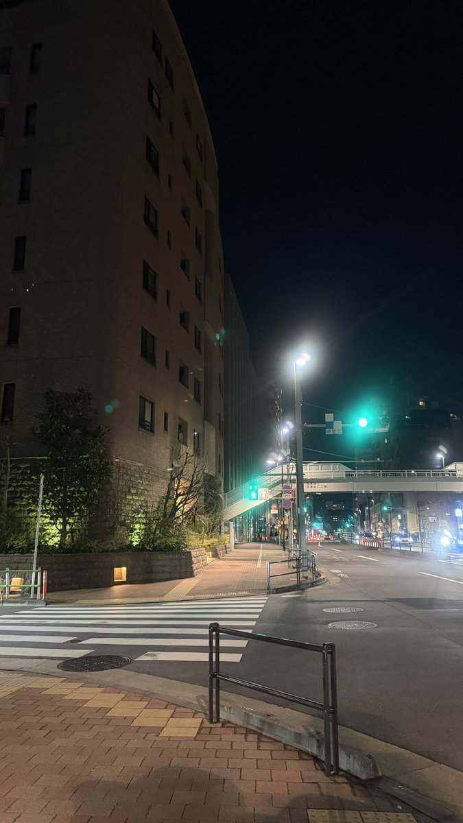 仕事終わったど〜(-_-)zzz 明日ようやく休みっっ .