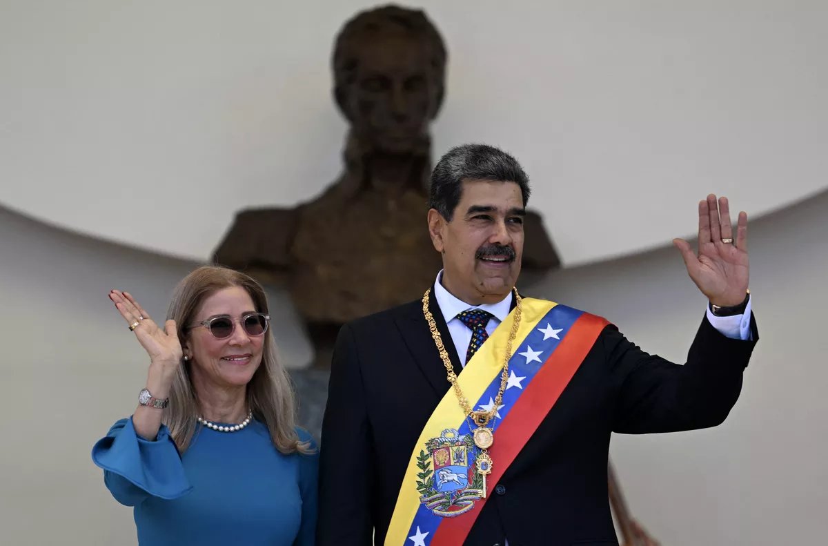 AlertesInfos's tweet image. 🚨🇺🇸🇻🇪 ALERTE INFO | Le président vénézuélien Nicolás Maduro et sa femme, ARRÊTÉS puis EXFILTRÉS plus tôt dans la journée, ont été INCULPÉS à New York. (Pam Bondi)