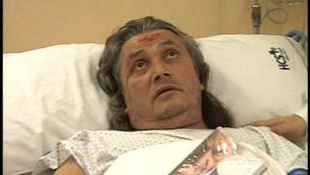 Meruanista's tweet image. Se confirma el primer soldado de Maduro herido gravemente. Le tiraron agua con jabón