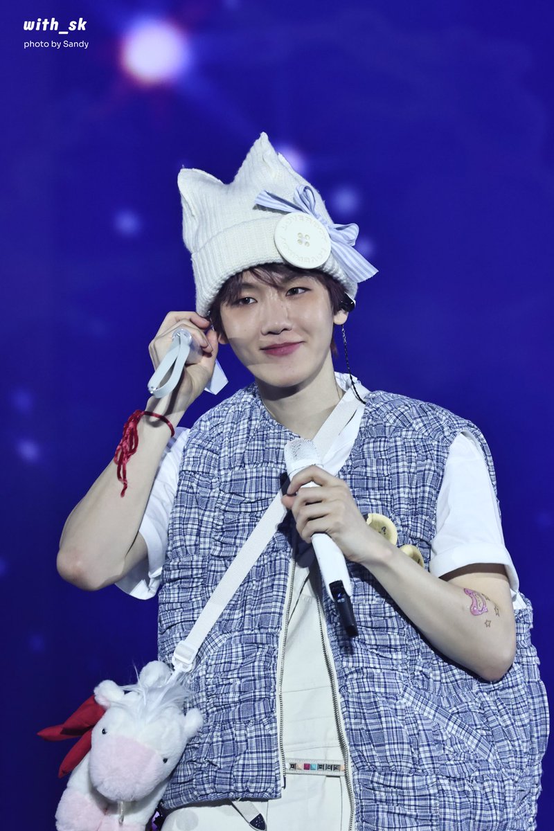 너무 귀여워요🥺

#백현 #BAEKHYUN #ベッキョン
<a href="/B_hundred_Hyun/">Baekhyun_EXO</a>