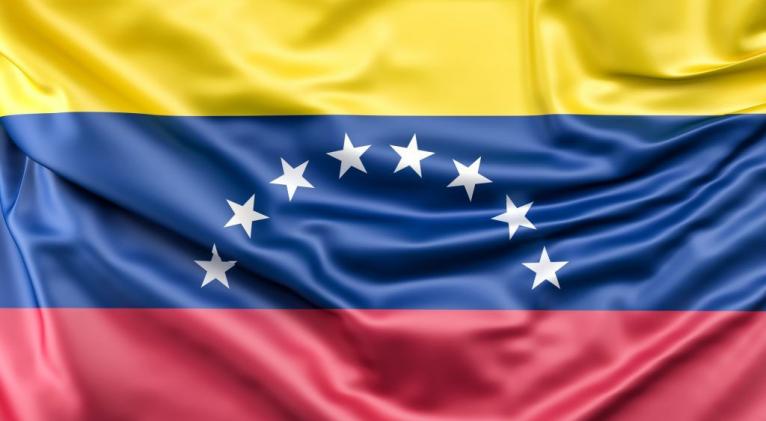 Reiteramos nuestro apoyo incondicional al gobierno legítimo de Nicolás Maduro, y respaldamos la declaración emitida por la Vicepresidenta Ejecutiva de #Venezuela, compañera Delcy Rodríguez sobre la defensa de la soberanía de la tierra bolivariana.
#CubaConVenezuela