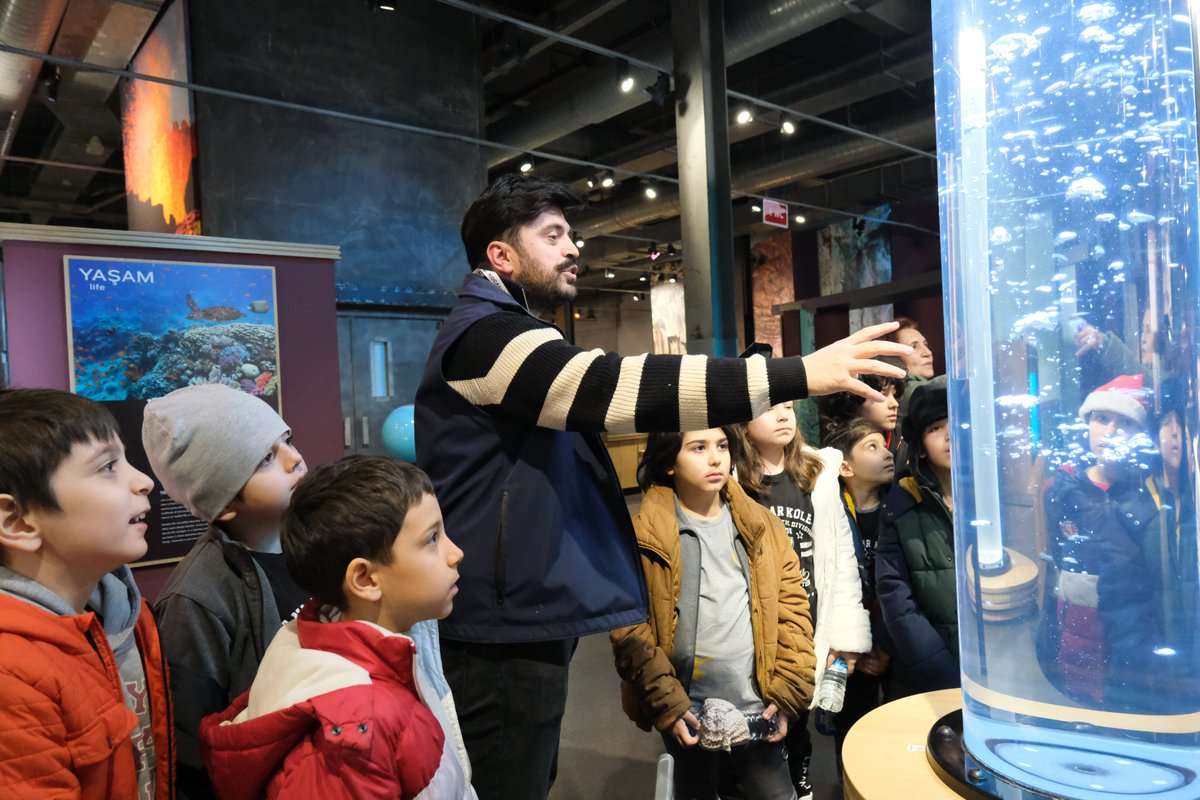 Bilimin ışığında keşfetmeye devam ediyoruz.
Her karede merak, her adımda öğrenme 📷📷