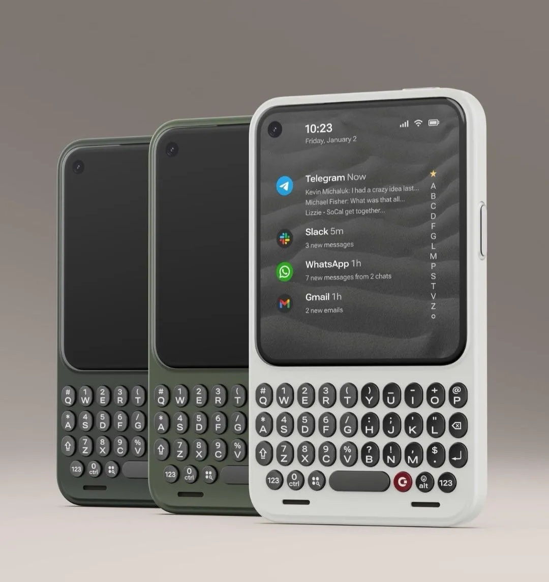 Gadgetsdata's tweet photo. Clicks absolutely cooked with it's new smartphone :

✅ Physical QWERTY keyboard
✅ Mute switch
✅ 3.5mm jack, USB C
✅ Power button works as Notification LED
✅ 4.03" Amoled
✅ 4nm Mediatek SoC, Android 16
✅ 50MP OIS,🤳24MP
✅ Qi2 Wireless⚡e-SIM
1 physical SIM, NFC, BT, WiFi https://t.co/KNkyAWECtT